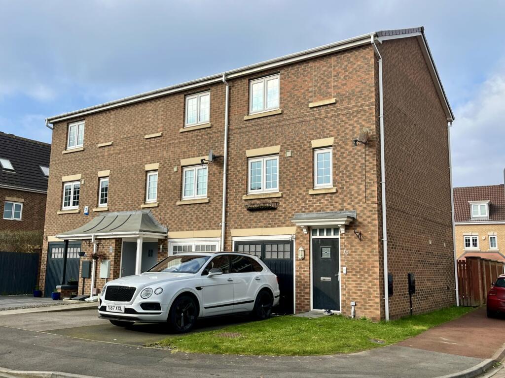 3 bedroom end of terrace house for sale in Hillmorton Road, Ingleby