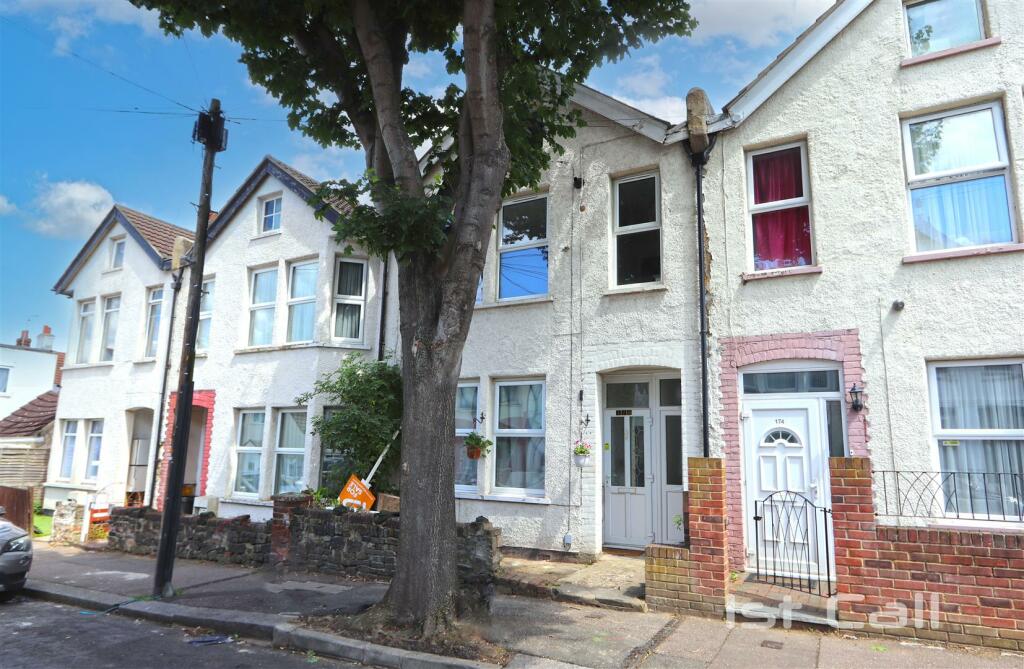 Main image of property: Brightwell Avenue, Westcliff On Sea