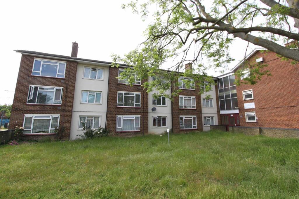 Main image of property: Saxon Gardens, Shoeburyness