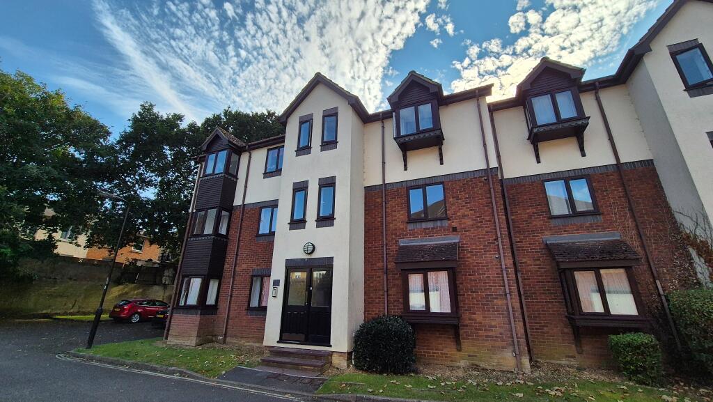 Main image of property: CLOSE TO GENERAL HOSPITAL, SO16