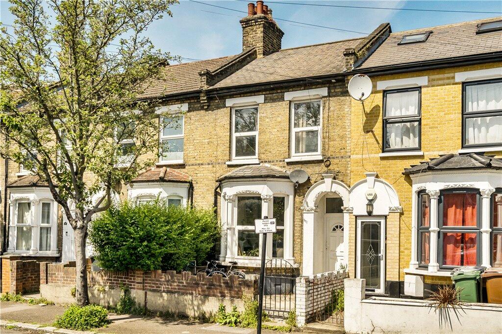 3 bedroom terraced house for sale in Leslie Road, Leytonstone, London, E11