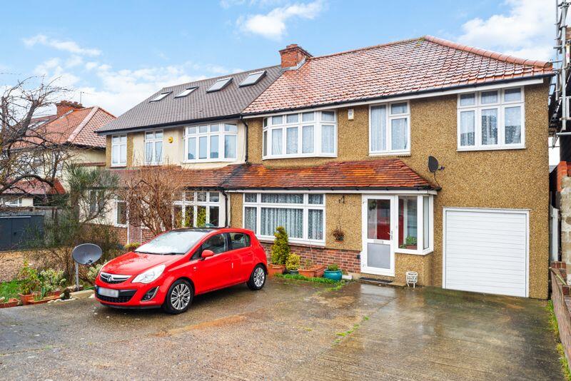 5 bedroom semidetached house for sale in Cheam Common Road, Worcester