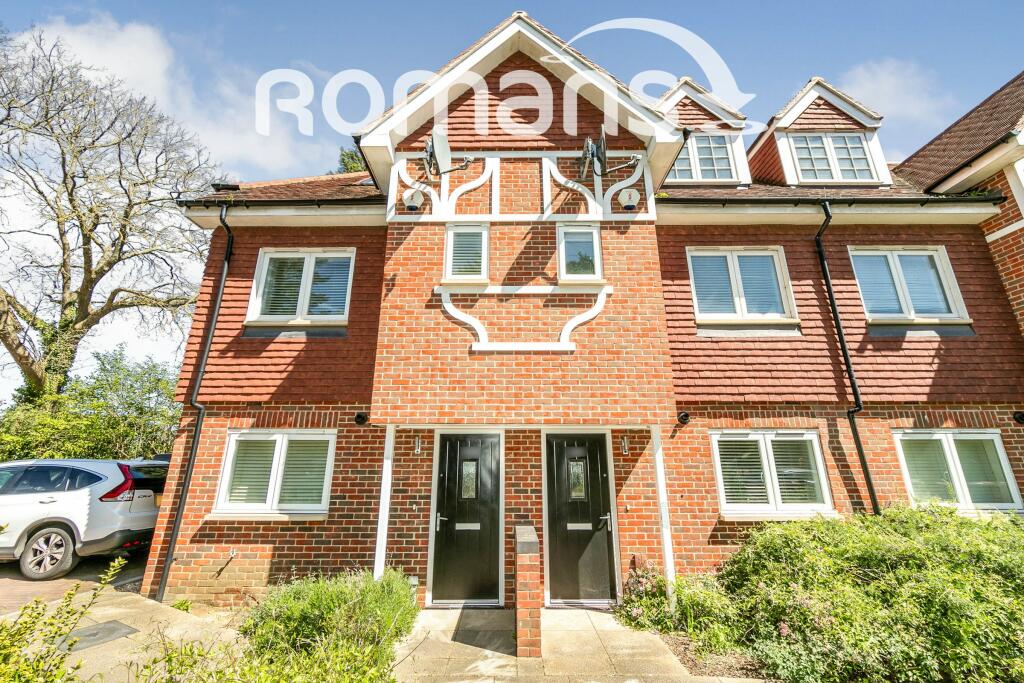 4 bedroom terraced house for rent in Oxford Road, RG31