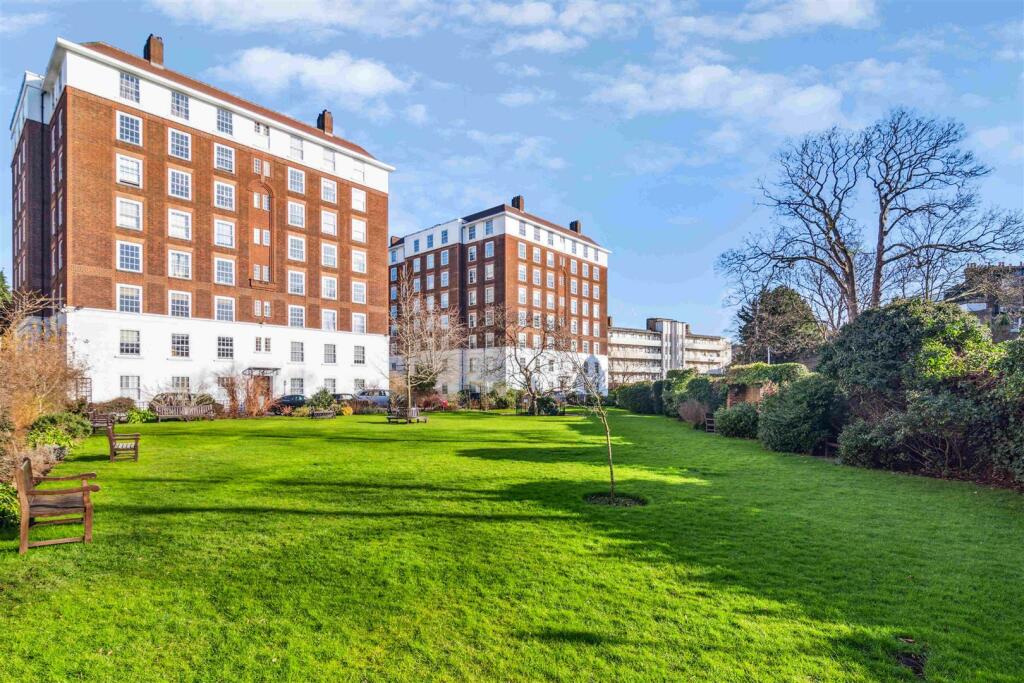 4 bedroom flat for sale in North End House, Fitzjames Avenue, London, W14
