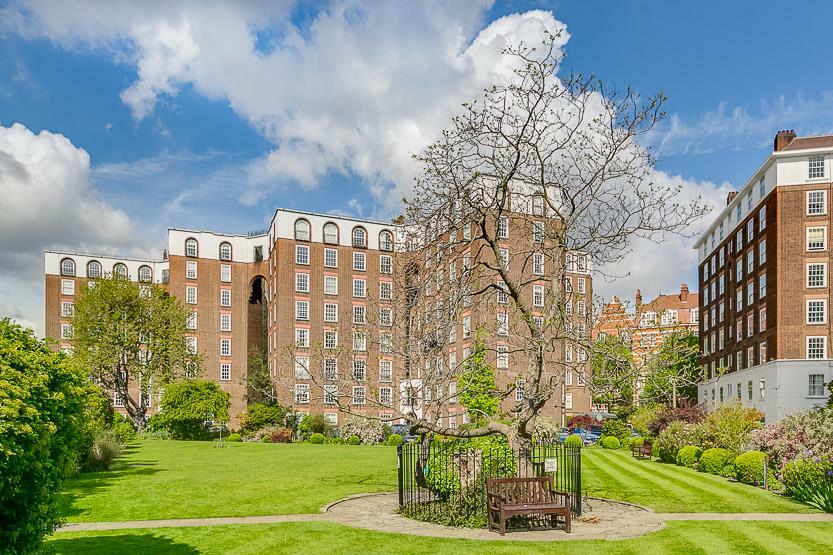 4 bedroom flat for sale in North End House, Fitzjames Avenue, London, W14