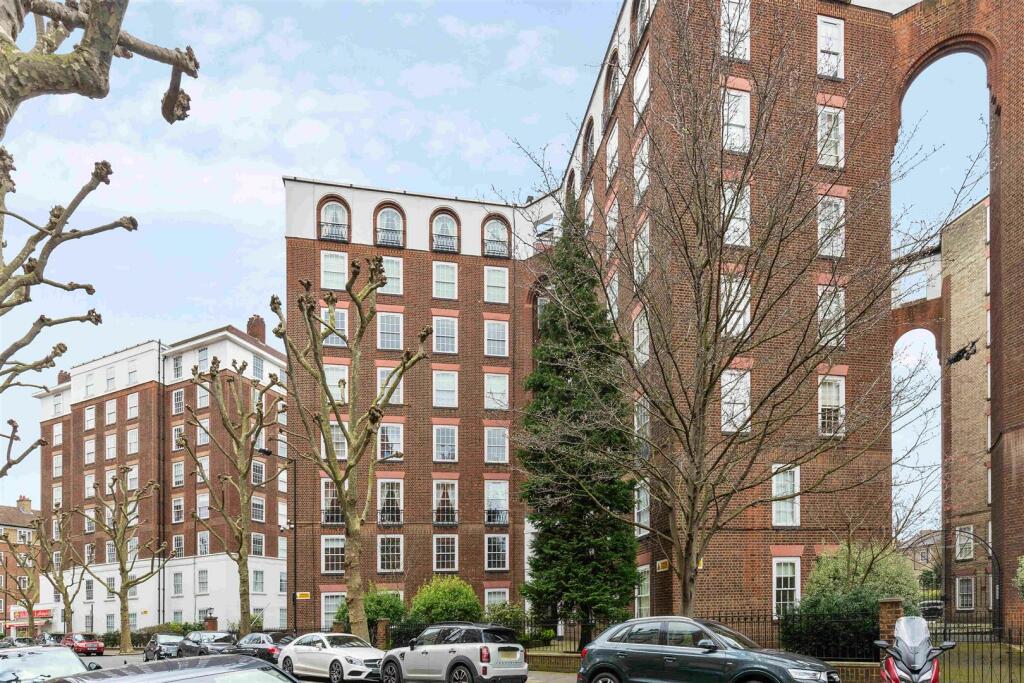 4 bedroom flat for sale in North End House, Fitzjames Avenue, London, W14