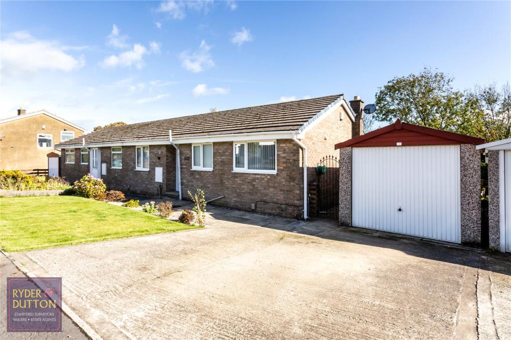 2 bedroom semidetached bungalow for sale in Heathmoor Park Road