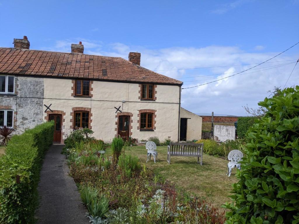 5 bedroom end of terrace house for sale in River Road, Pawlett, TA6