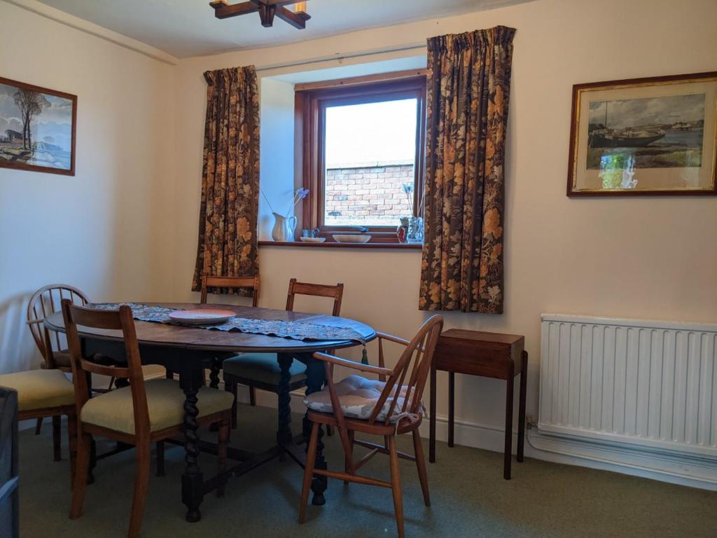 5 bedroom end of terrace house for sale in River Road, Pawlett, TA6