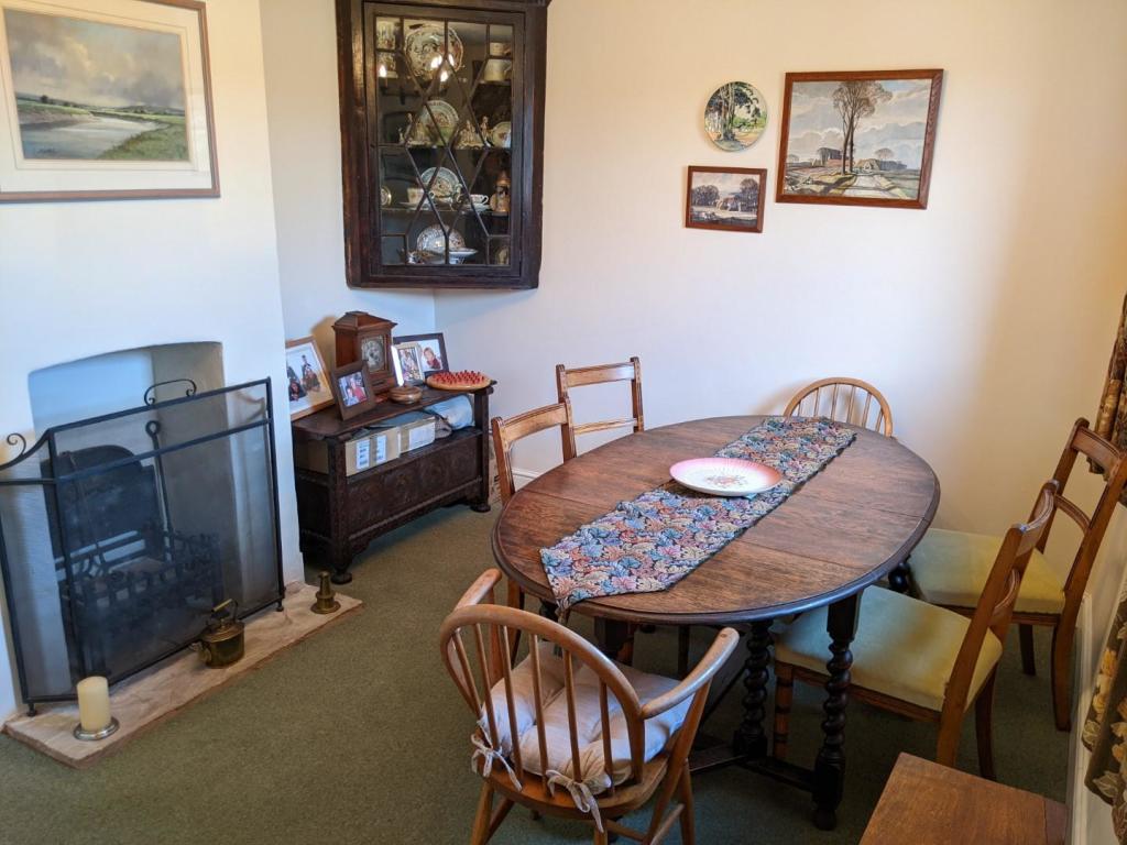 5 bedroom end of terrace house for sale in River Road, Pawlett, TA6