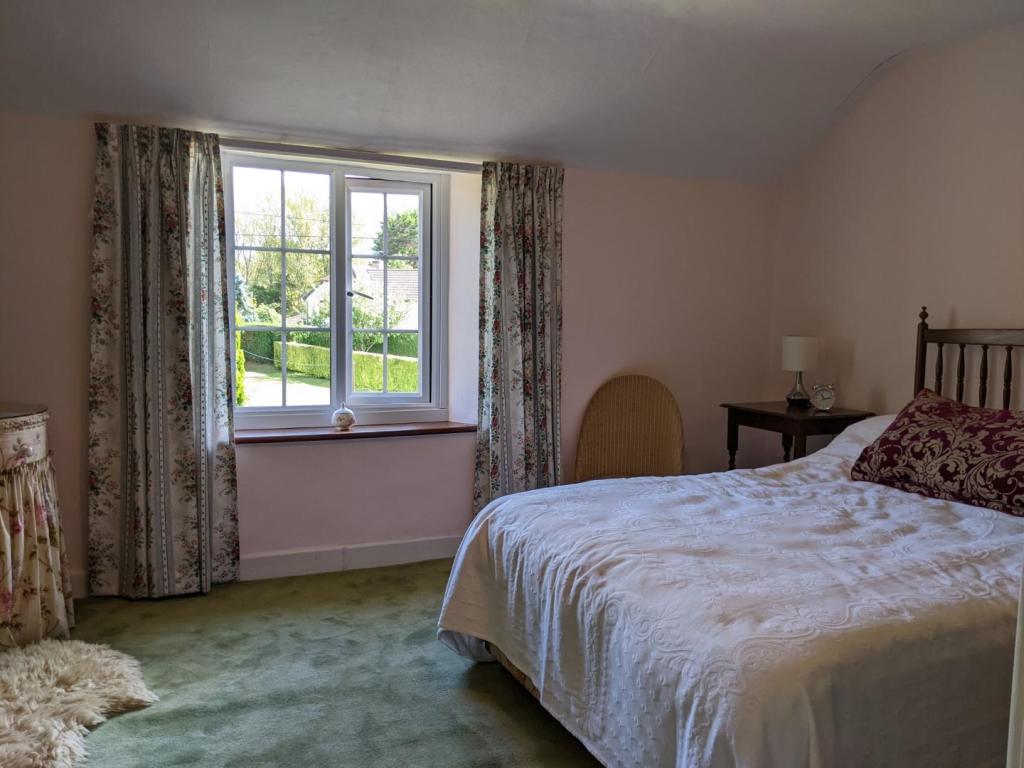 5 bedroom end of terrace house for sale in River Road, Pawlett, TA6