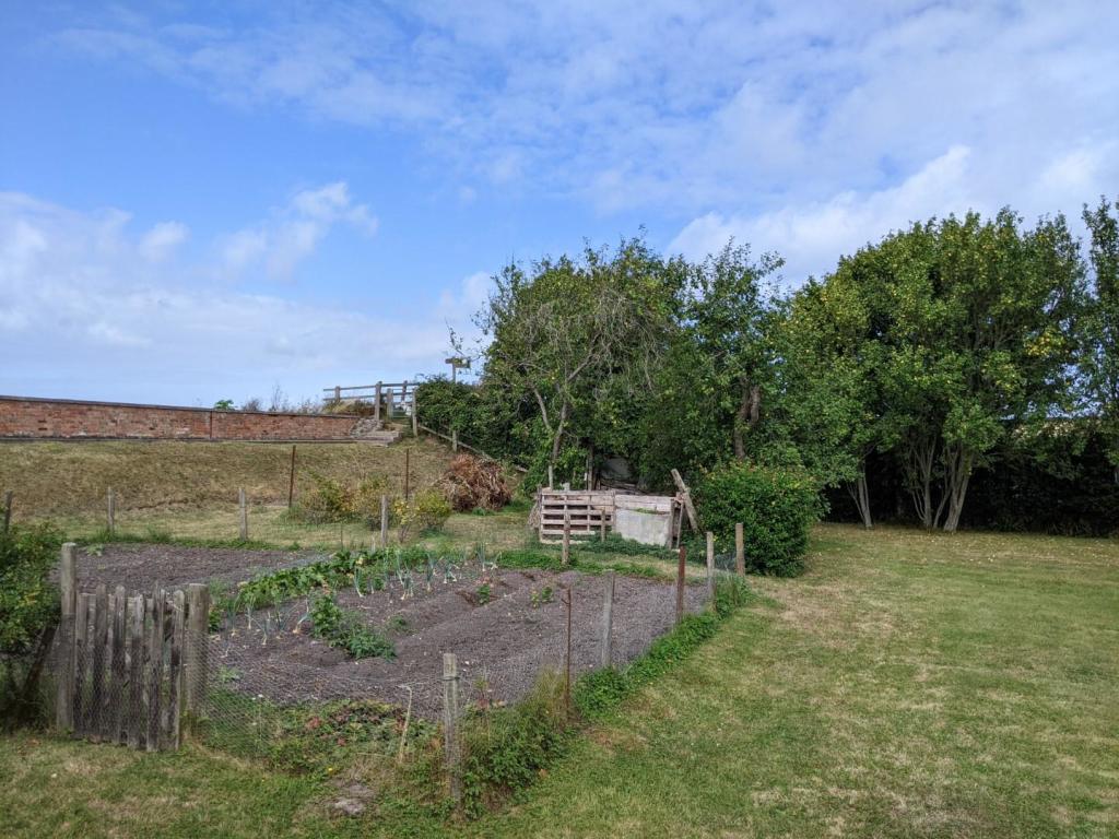 5 bedroom end of terrace house for sale in River Road, Pawlett, TA6