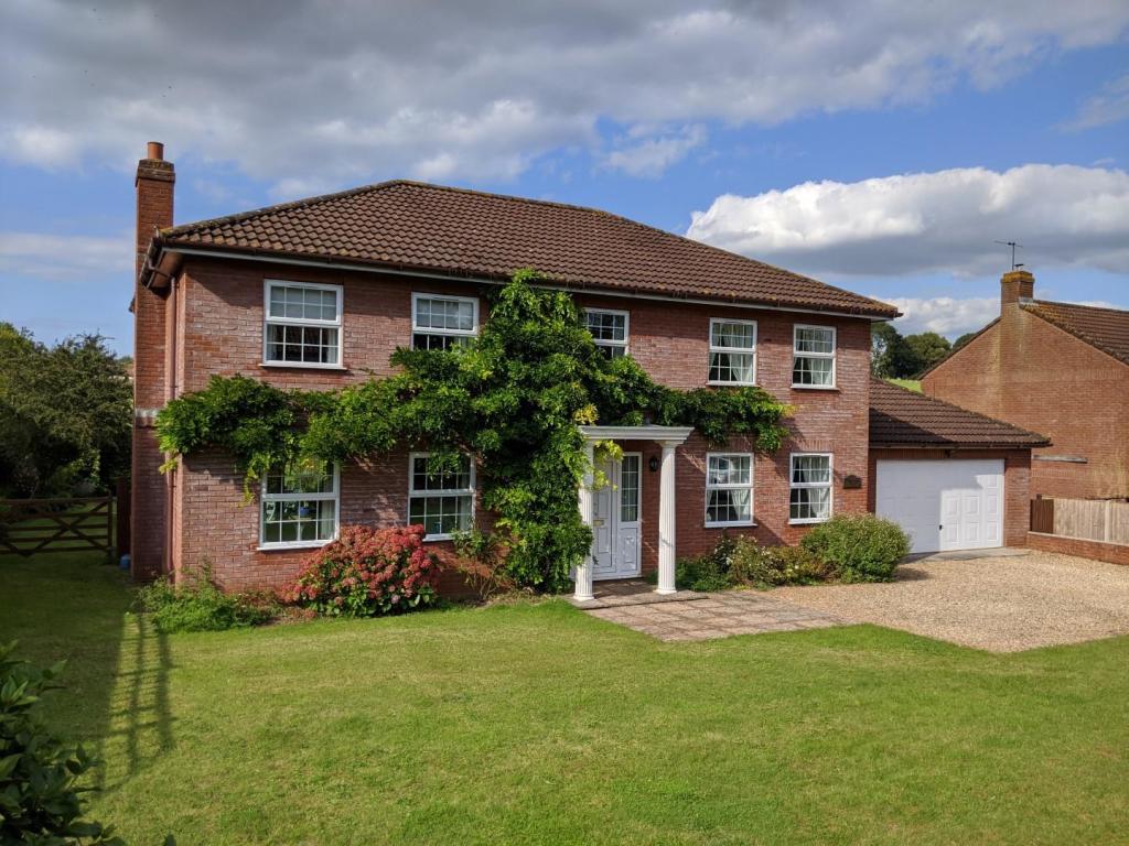 4 bedroom detached house for sale in Enmore, Bridgwater, TA5