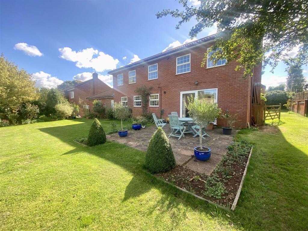 4 bedroom detached house for sale in Enmore, Bridgwater, TA5