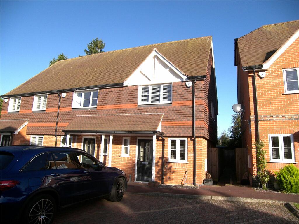 2 bedroom end of terrace house for sale in Danesfield Gardens, Twyford