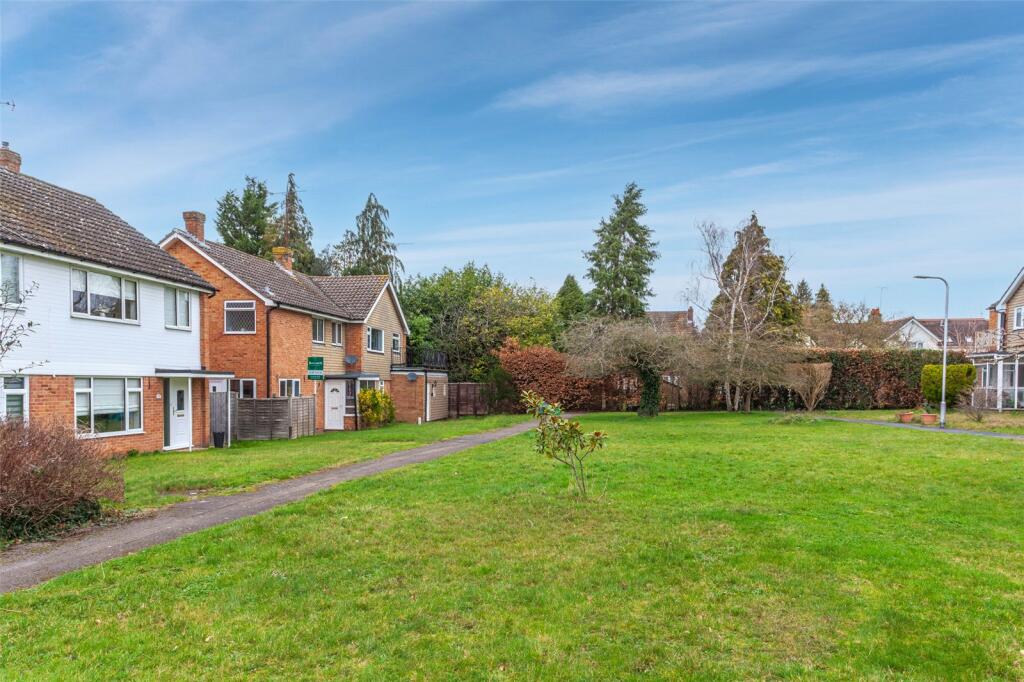 3 bedroom semidetached house for sale in Chaseside Avenue, Twyford