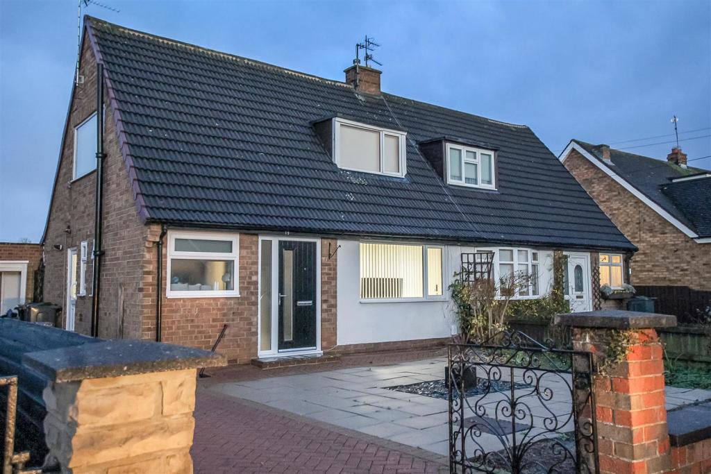 2 bedroom semidetached bungalow for sale in St. Annes Gardens