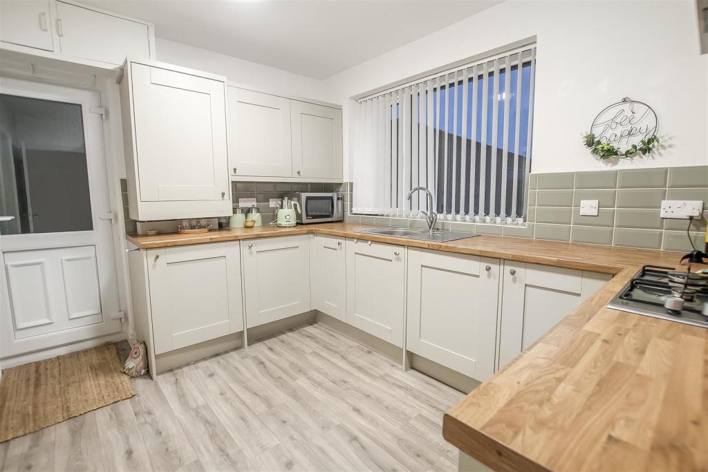 2 bedroom semidetached bungalow for sale in St. Annes Gardens