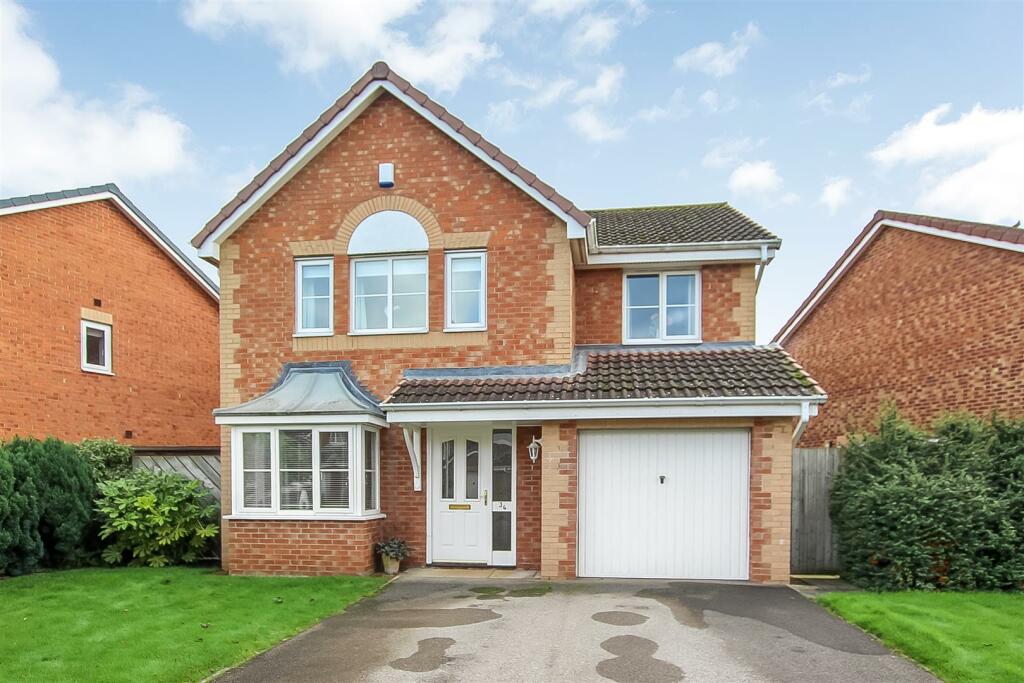 4 bedroom detached house for sale in Woolsington Drive, Middleton St