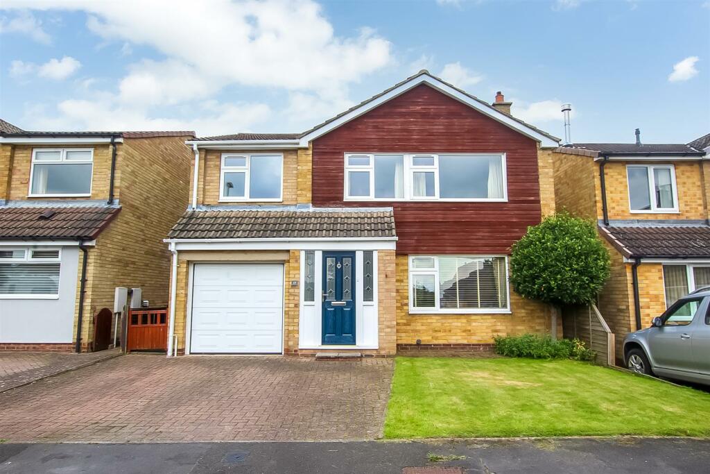 5 bedroom detached house for sale in Burnbeck Place, Heighington