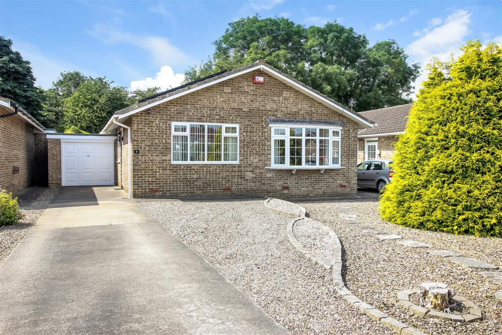 3 bedroom detached bungalow for sale in Strawgate Grove, Stapleton
