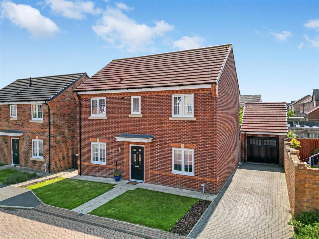 4 bedroom detached house