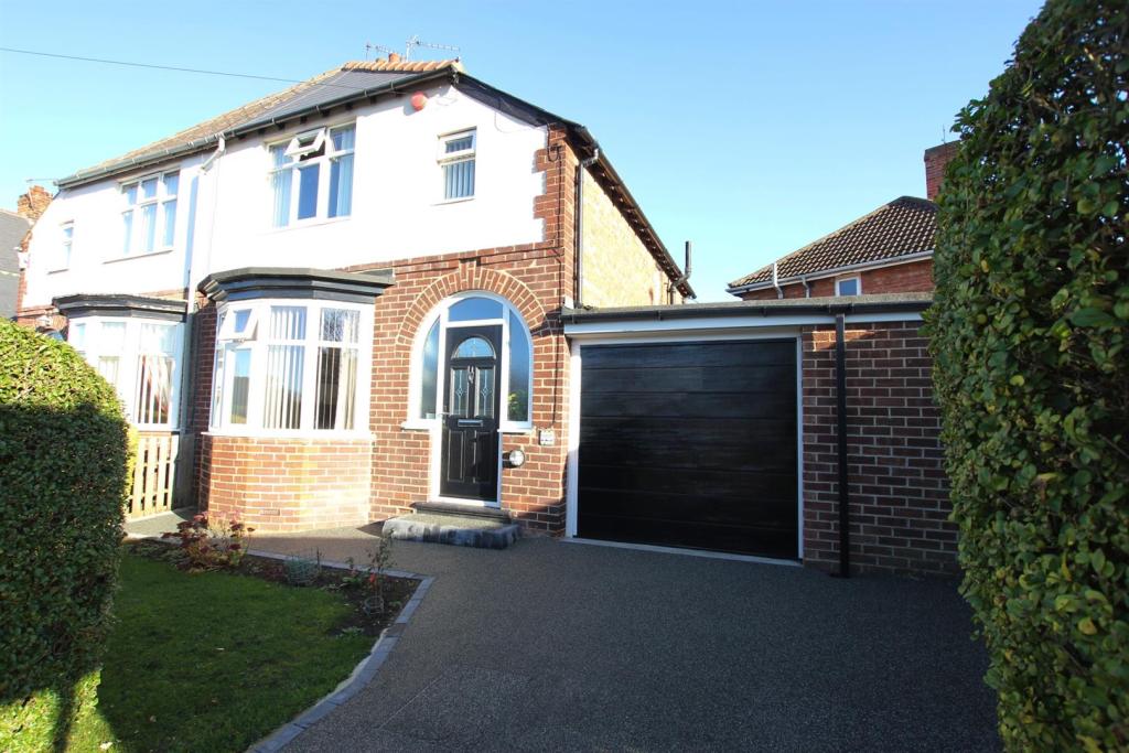 2 bedroom semidetached house for sale in Clifton Road, Darlington, DL1