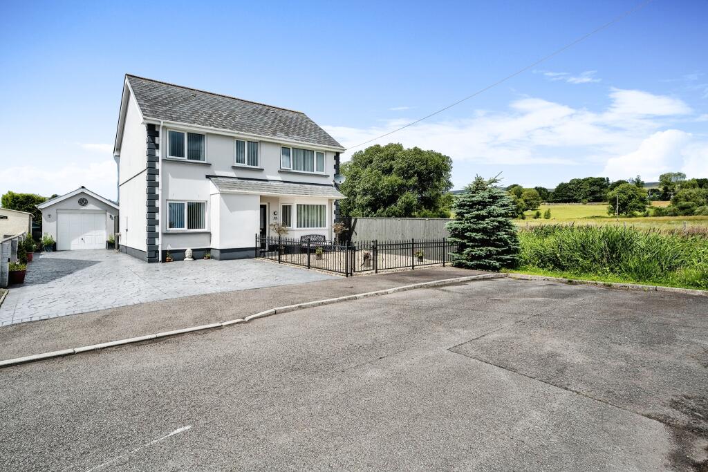4 bedroom detached house for sale in Lewis Avenue, Cwmllynfell, Neath