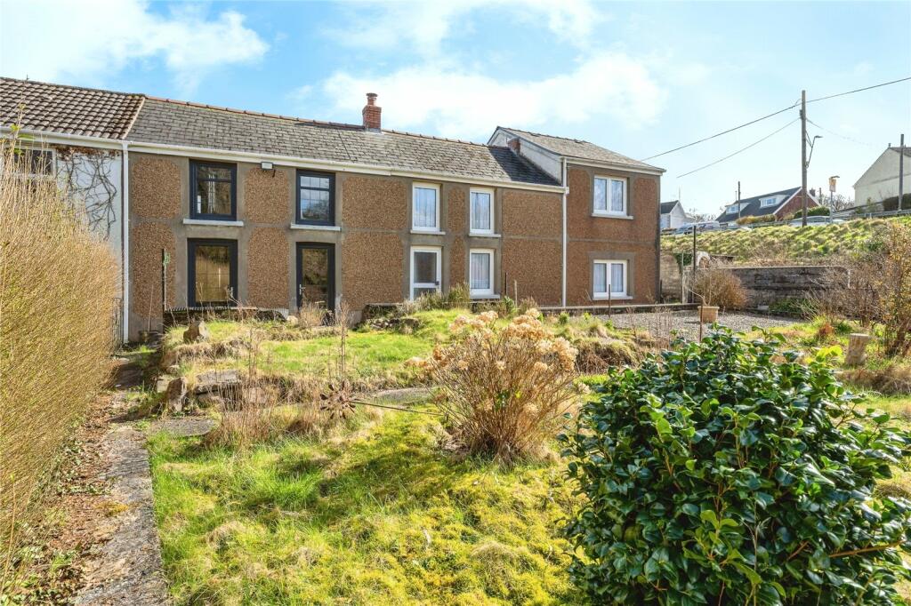 3 bedroom terraced house for sale in New Road, Ystradowen