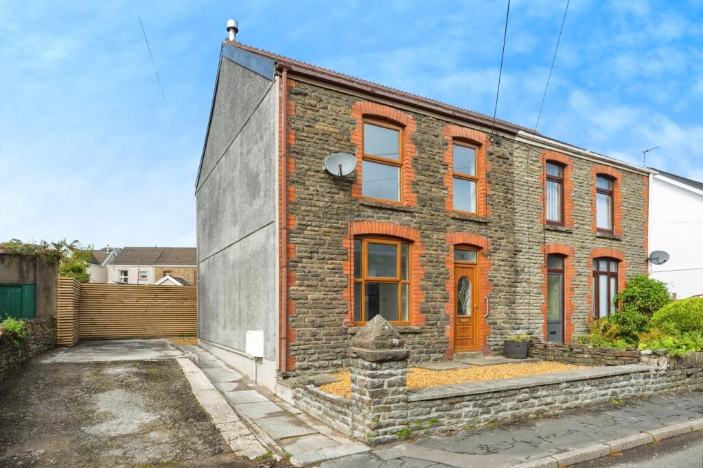 Main image of property: Grove Road, Pontardawe, Swansea, Neath Port Talbot, SA8