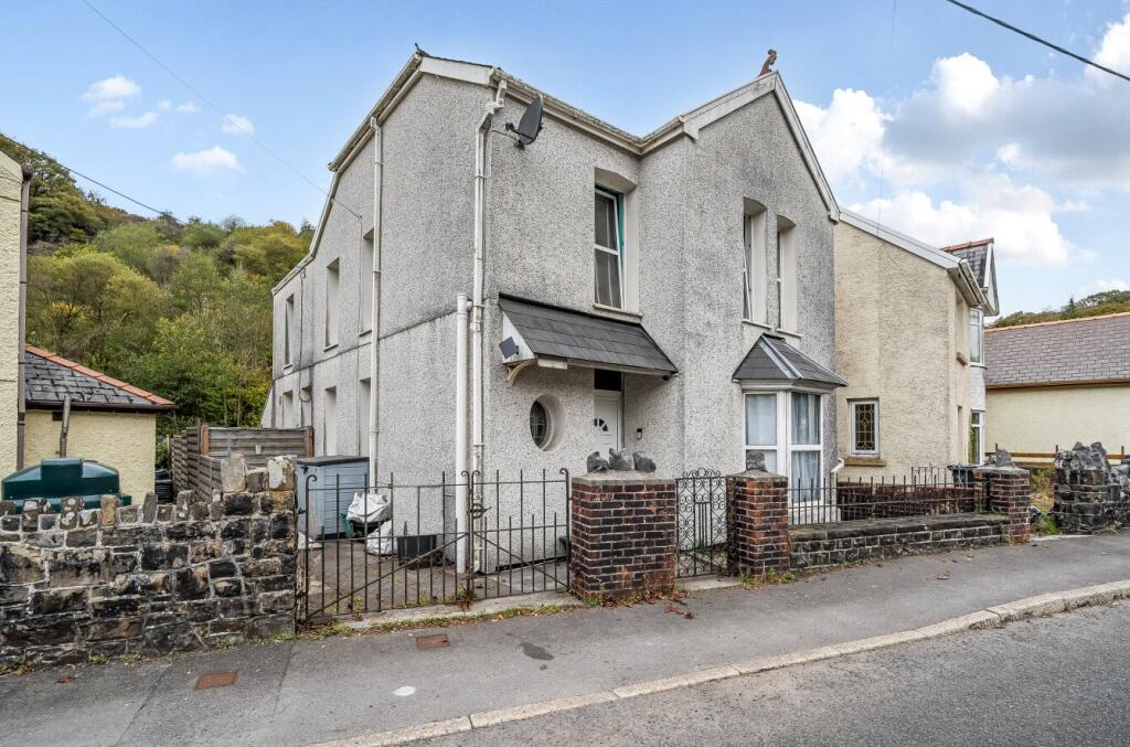 Main image of property: Heol Gwys, Upper Cwmtwrch, Swansea, Neath Port Talbot, SA9