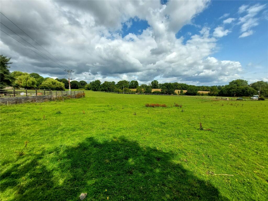 Plot for sale in Moreton Road, Eydon, NN11