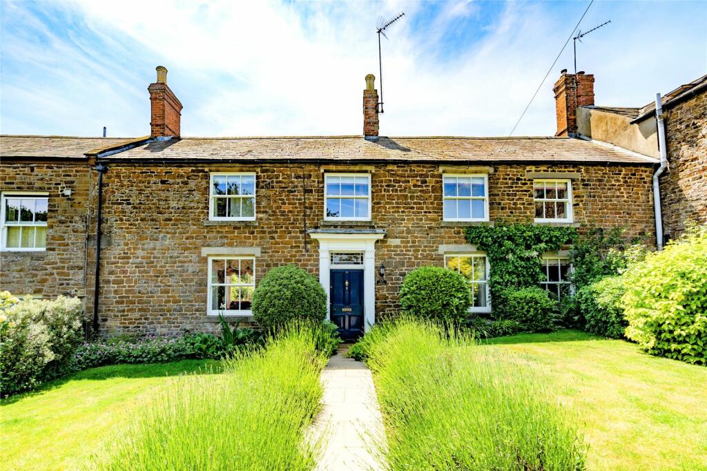 4 bedroom house for sale in Byfield, Nr Banbury, NN11