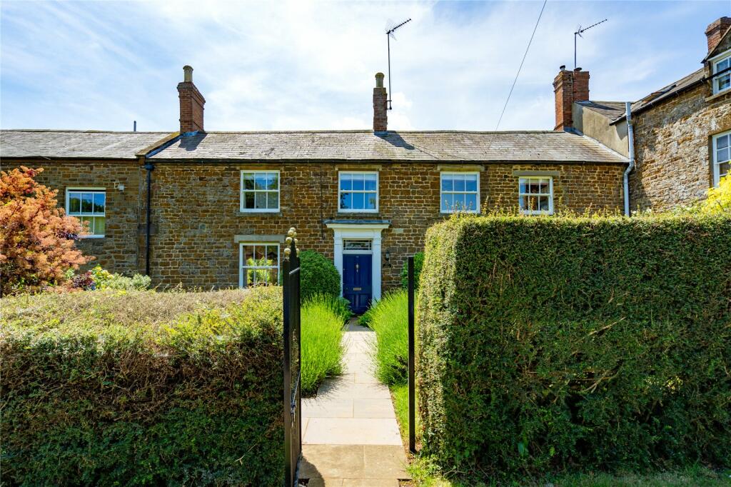 4 bedroom house for sale in Byfield, Nr Banbury, NN11