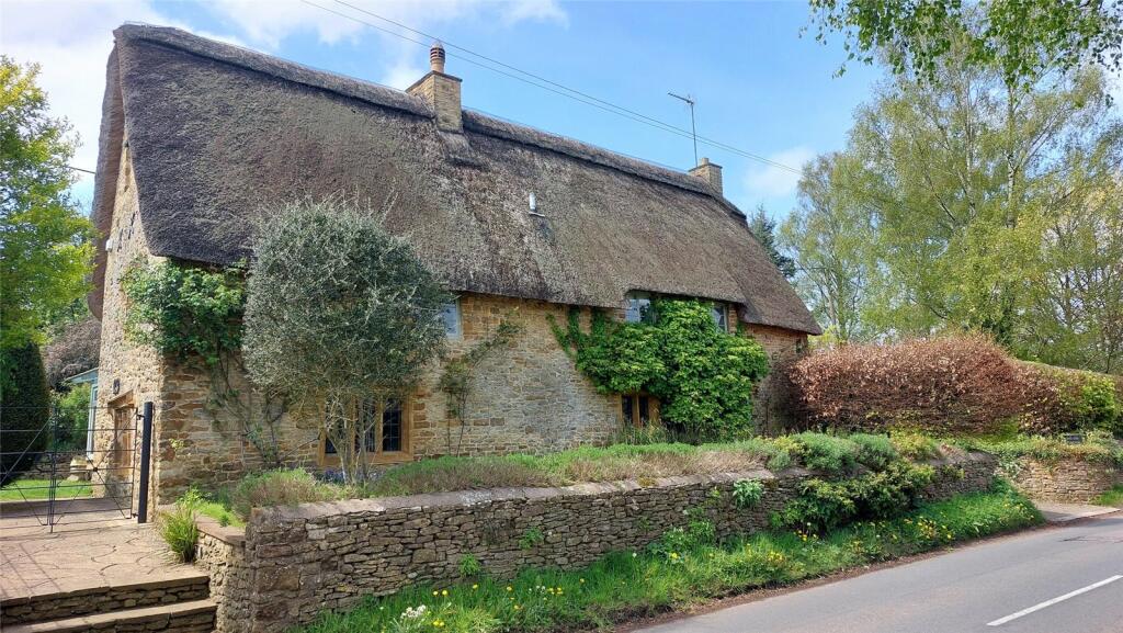 4 bedroom detached house for sale in Upper Tadmarton, Banbury