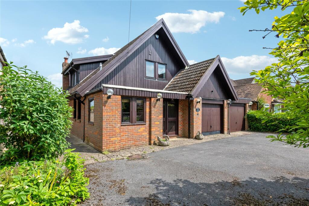 3 bedroom detached house for sale in Butlers Cross, Buckinghamshire, HP17