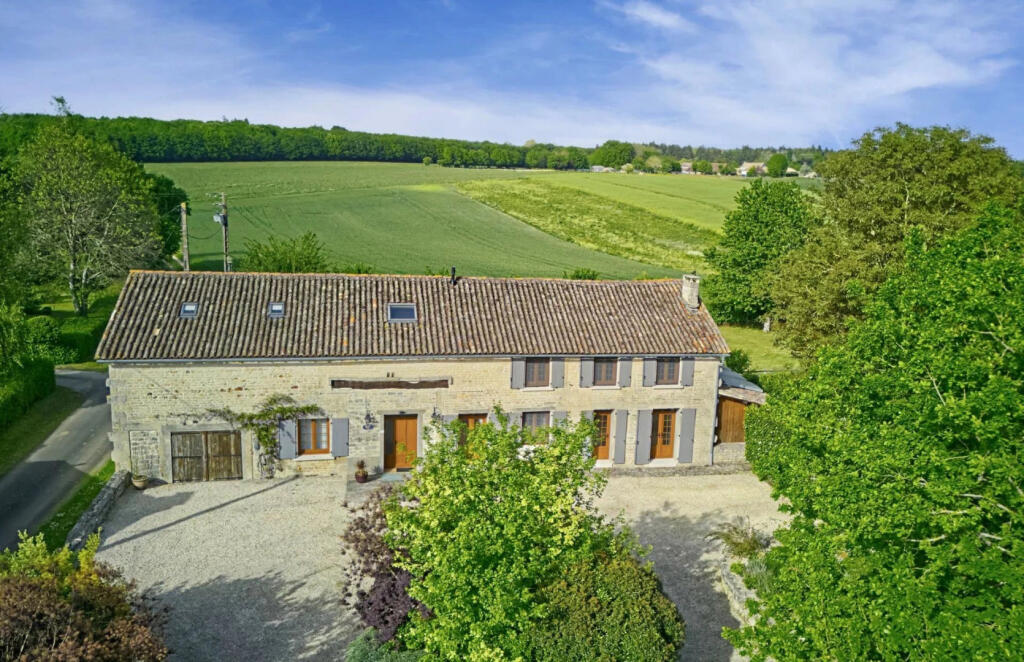 Main image of property: Poitou-Charentes, Deux-Sèvres, Lorigné