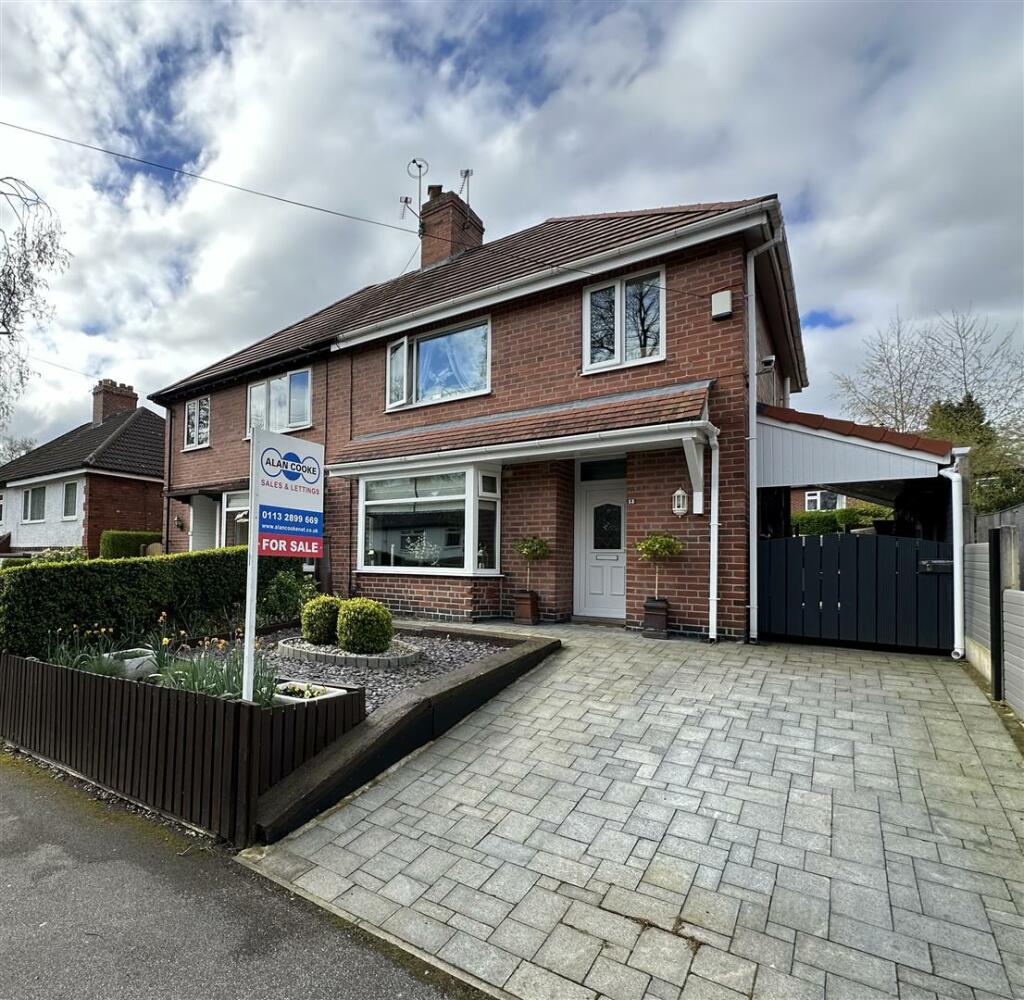 3 bedroom semi-detached house for sale in Parkland Drive, Meanwood, LS6