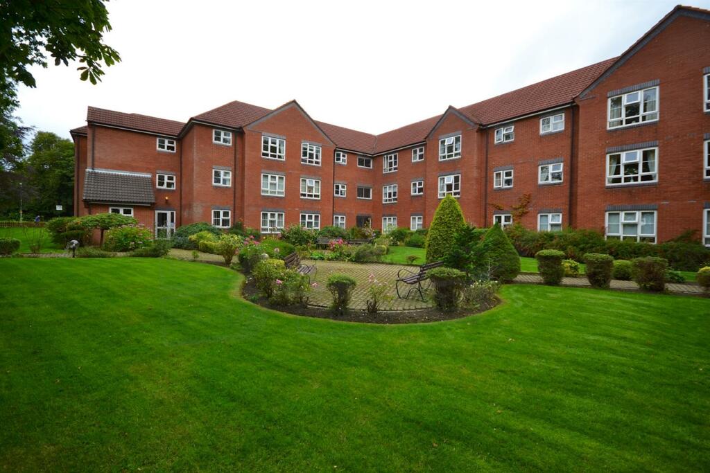 1 bedroom flat for sale in Woodlands, The Spinney, Moortown, LS17
