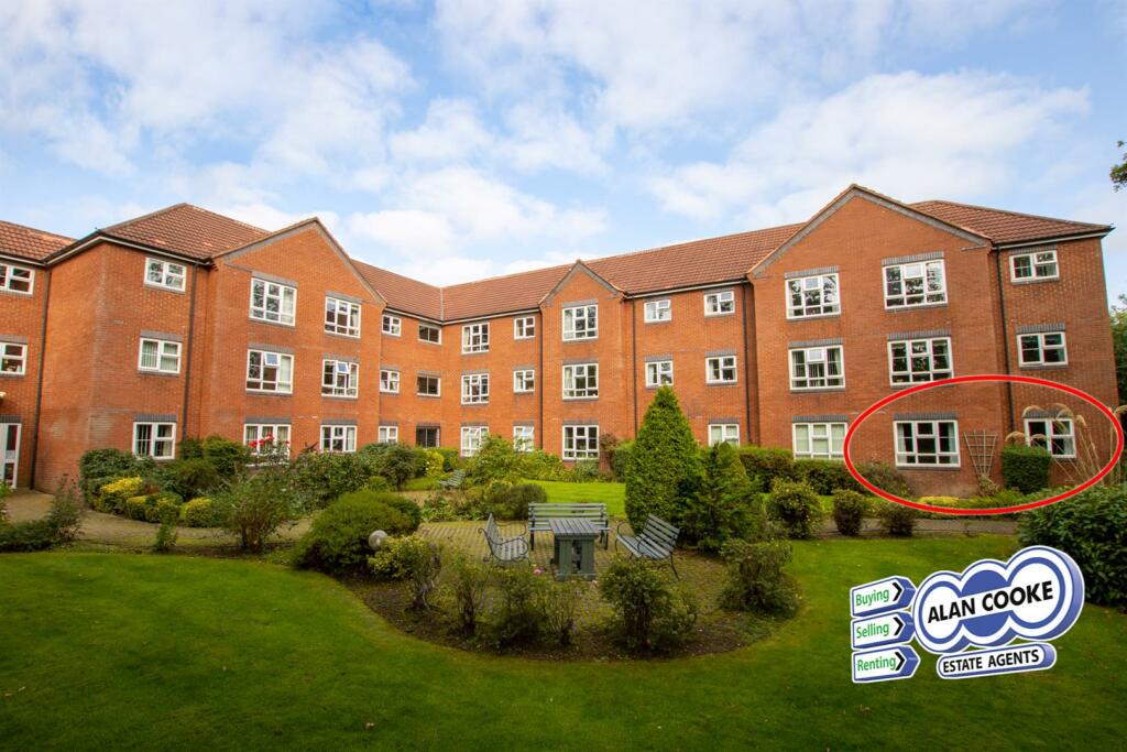 1 bedroom flat for sale in Woodlands, The Spinney, Moortown, LS17
