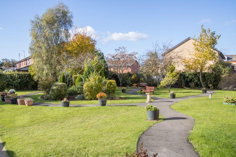 1 bedroom retirement property for sale in Stanwell Road, Penarth, CF64