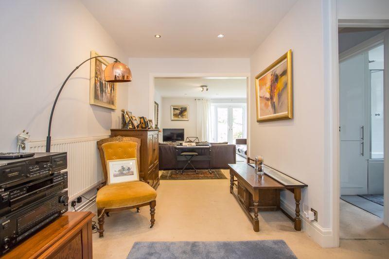 2 bedroom flat for sale in Victoria Road, Penarth, CF64