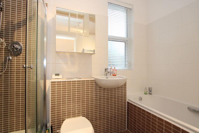 2 bedroom flat for sale in Archer Road, Penarth, CF64