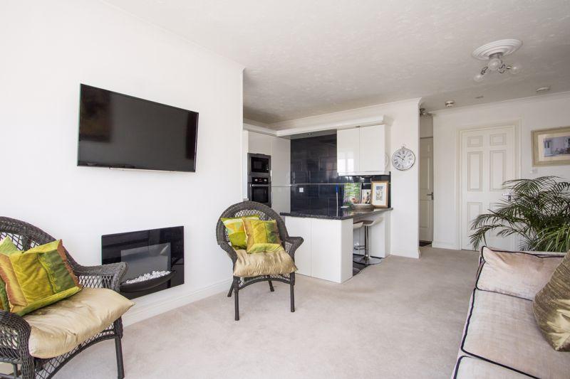 2 bedroom flat for sale in The Esplanade, Penarth, CF64