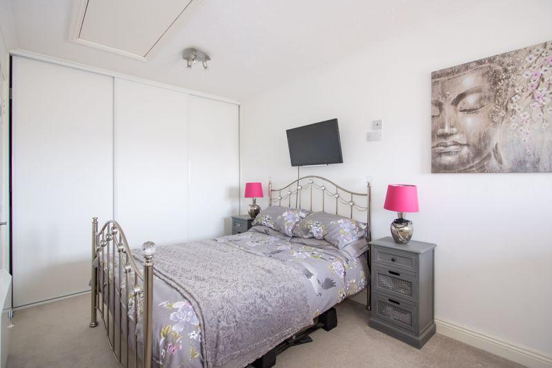 2 bedroom flat for sale in The Esplanade, Penarth, CF64