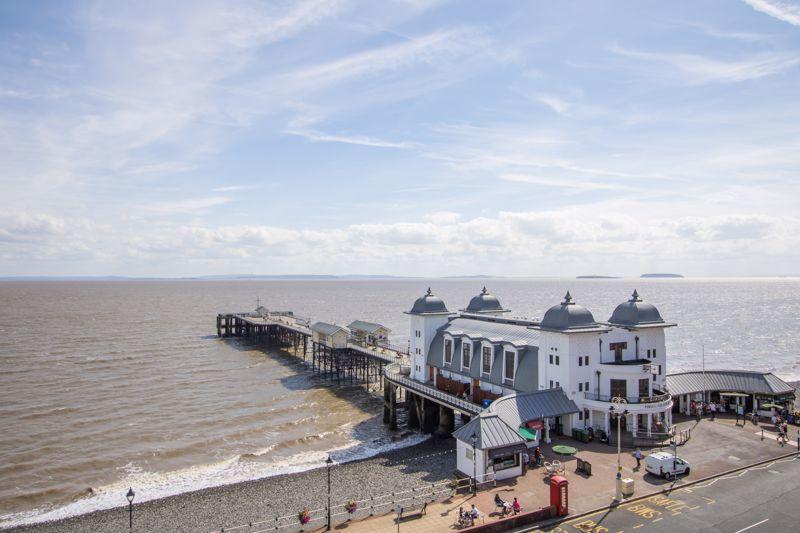 2 bedroom flat for sale in The Esplanade, Penarth, CF64