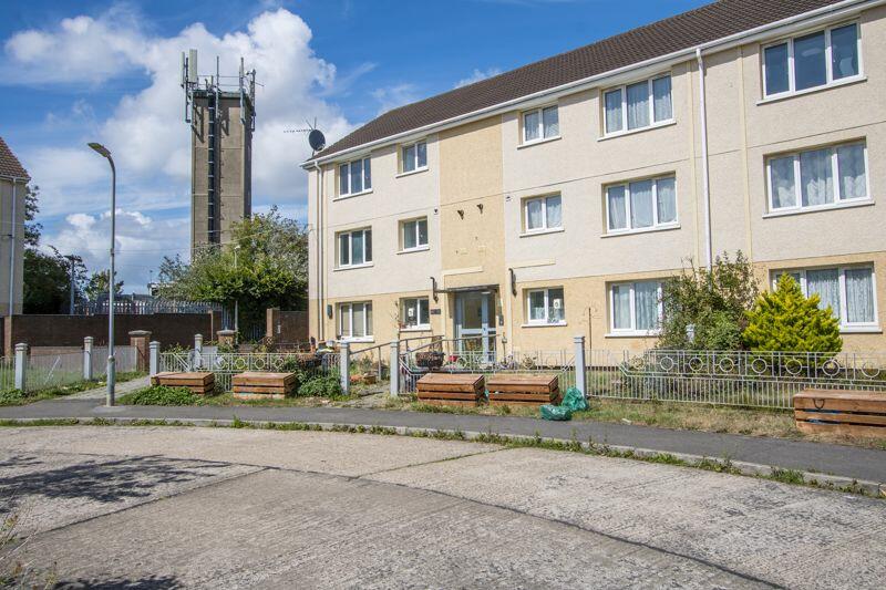 3 bedroom flat for sale in St. Pauls Avenue, Penarth, CF64