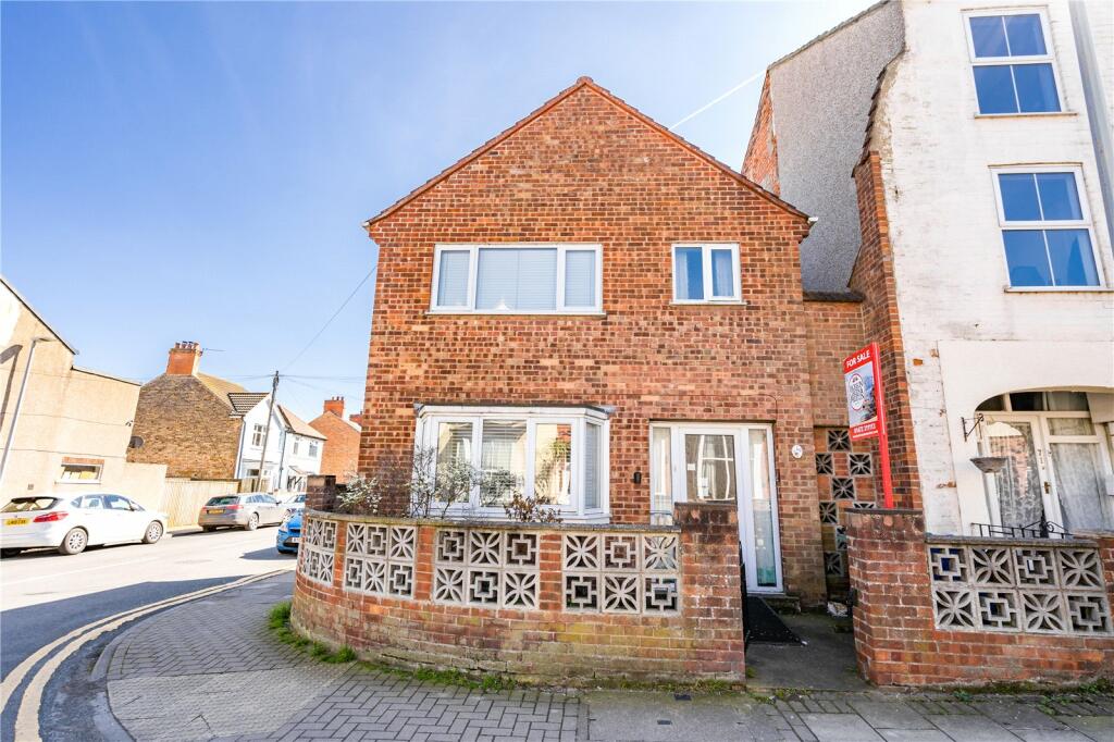 3 bedroom detached house for sale in Mill Road, Cleethorpes