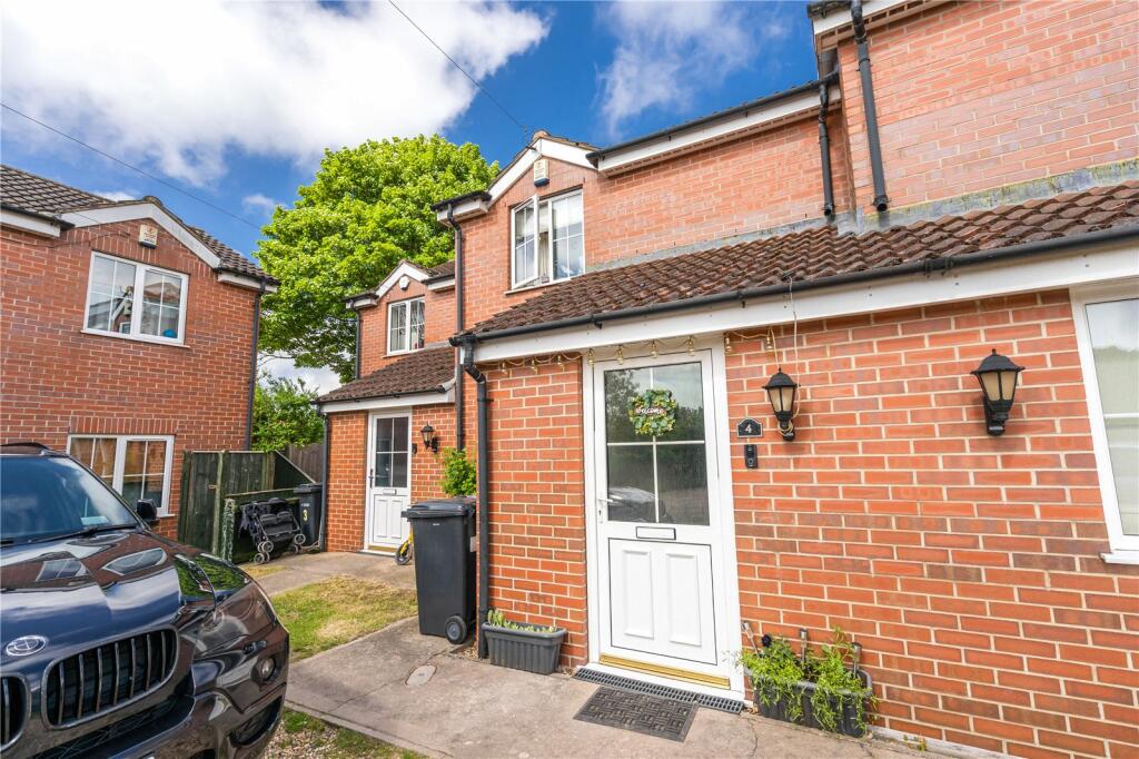 2 bedroom terraced house for sale in Market Place, Tetney, Grimsby