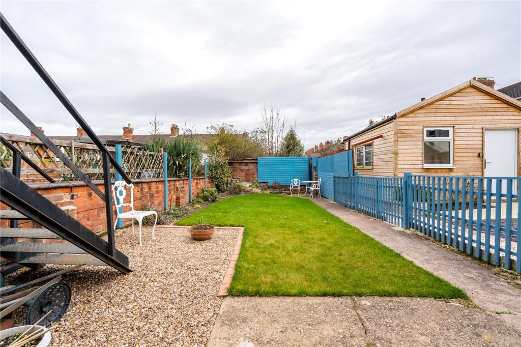 2 bedroom apartment for sale in Ainslie Street, Grimsby, N E Lincs, DN32